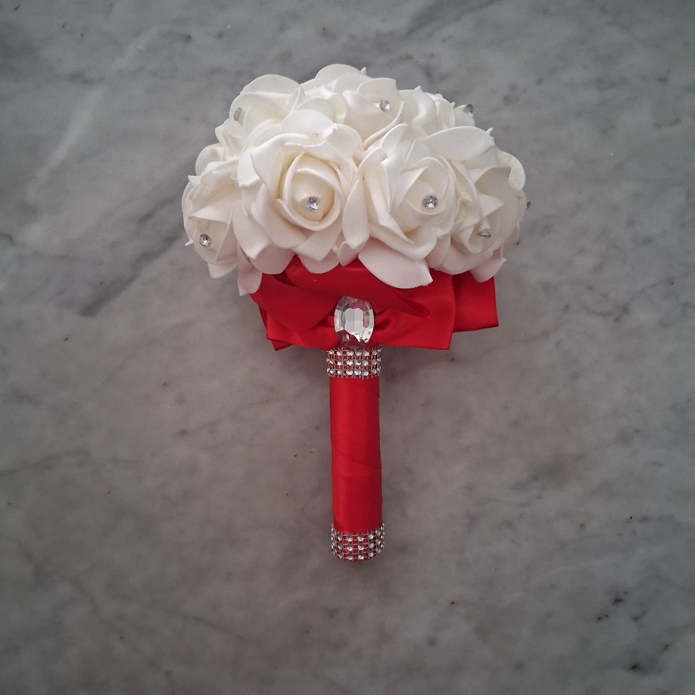 Elegant White and Red Rose Bouquet